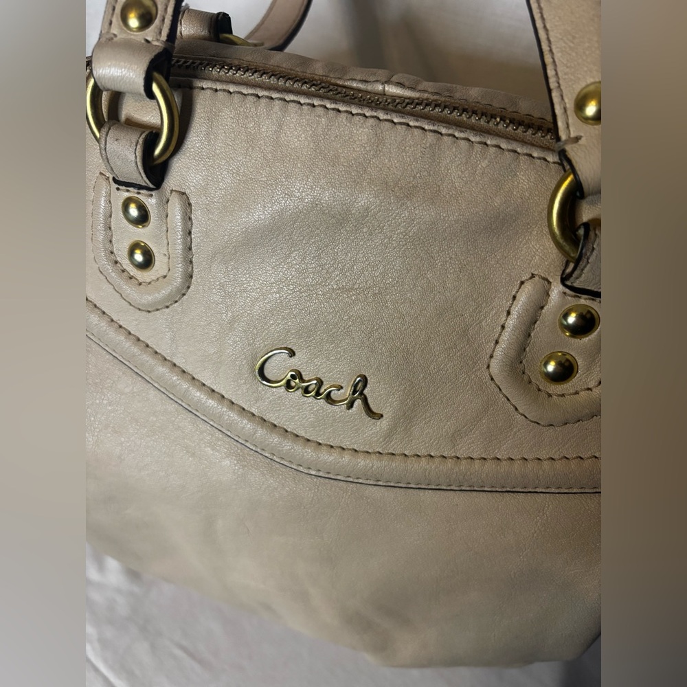 2013 Coach Madison All Leather Cream Color Satchel- Pre Loved Authentic- GUC 💜 - Picture 2 of 16